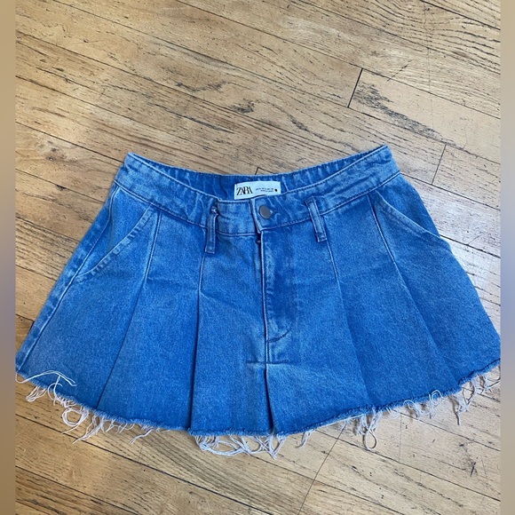 Zara pleated amazing denim skirt. Size small. Worn once!! - Picture 1 of 4